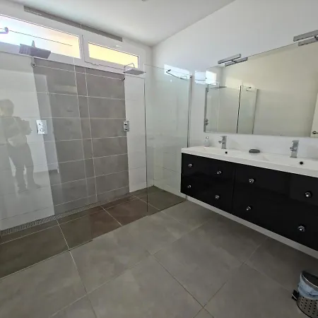 Luxe Vue Piscine 3 Ch Roses